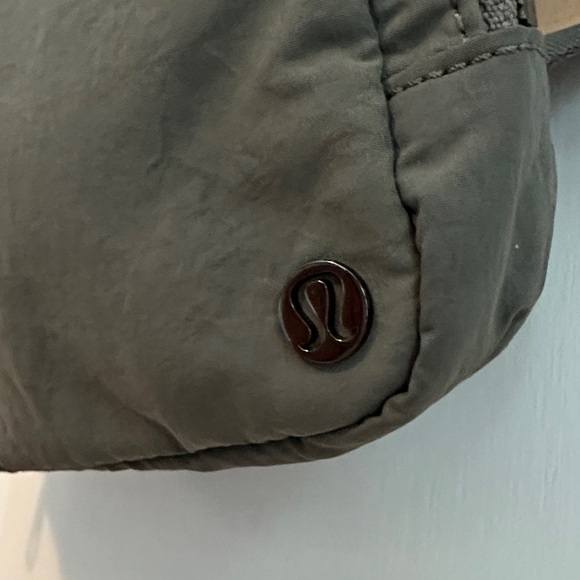 LIKE NEW | lululemon Everywhere Belt Bag *1L - Picture 3 of 7